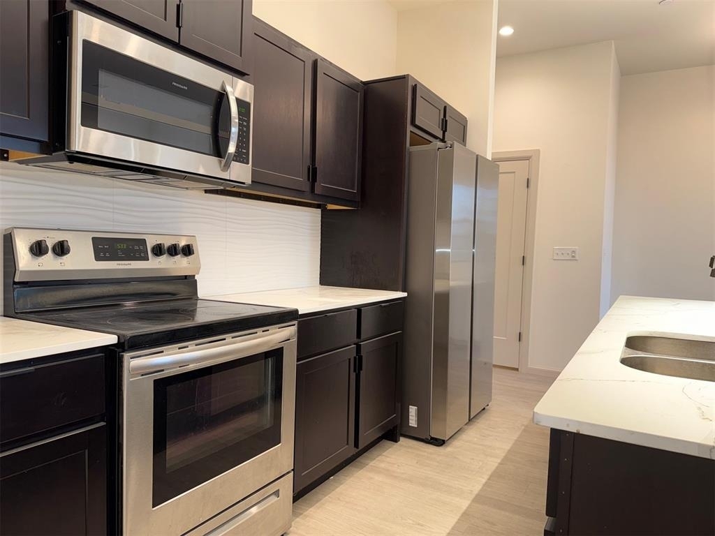 575 S Fretz Avenue - Photo 6