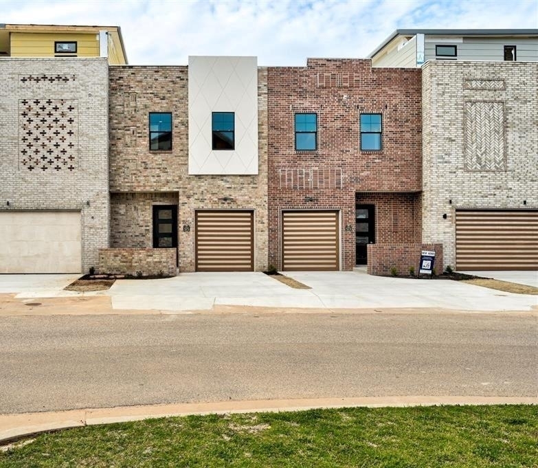 575 S Fretz Avenue - Photo 1