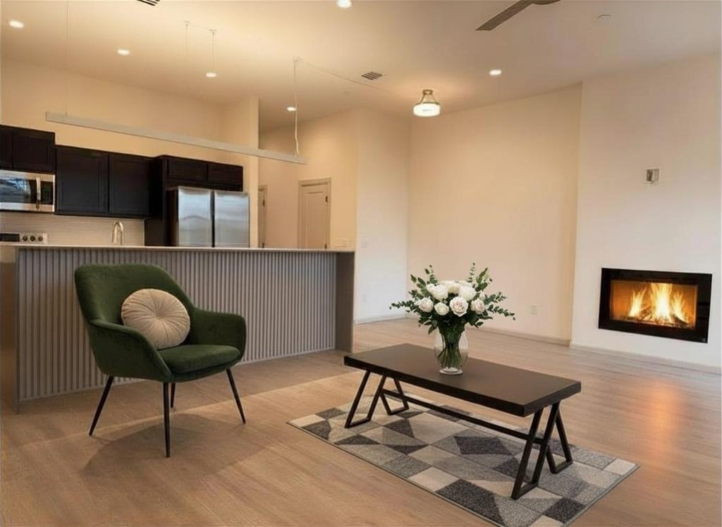 575 S Fretz Avenue - Photo 2