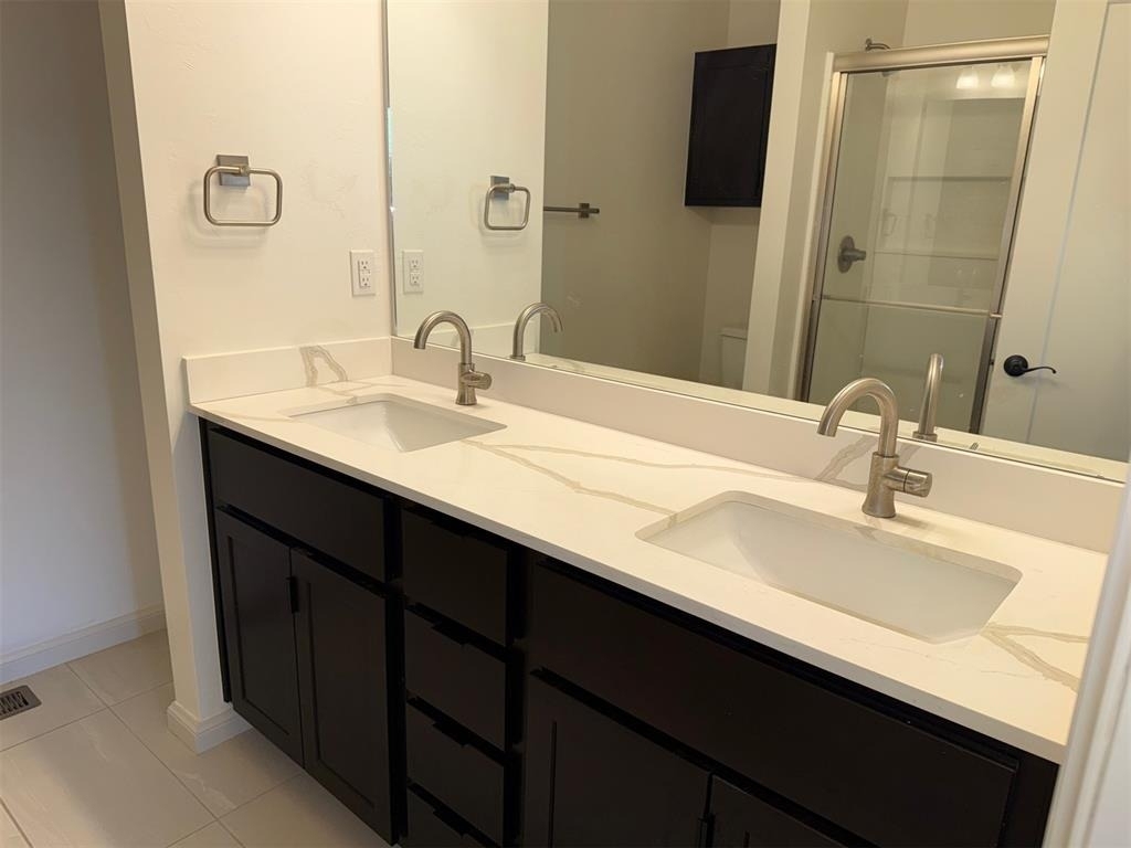 575 S Fretz Avenue - Photo 15
