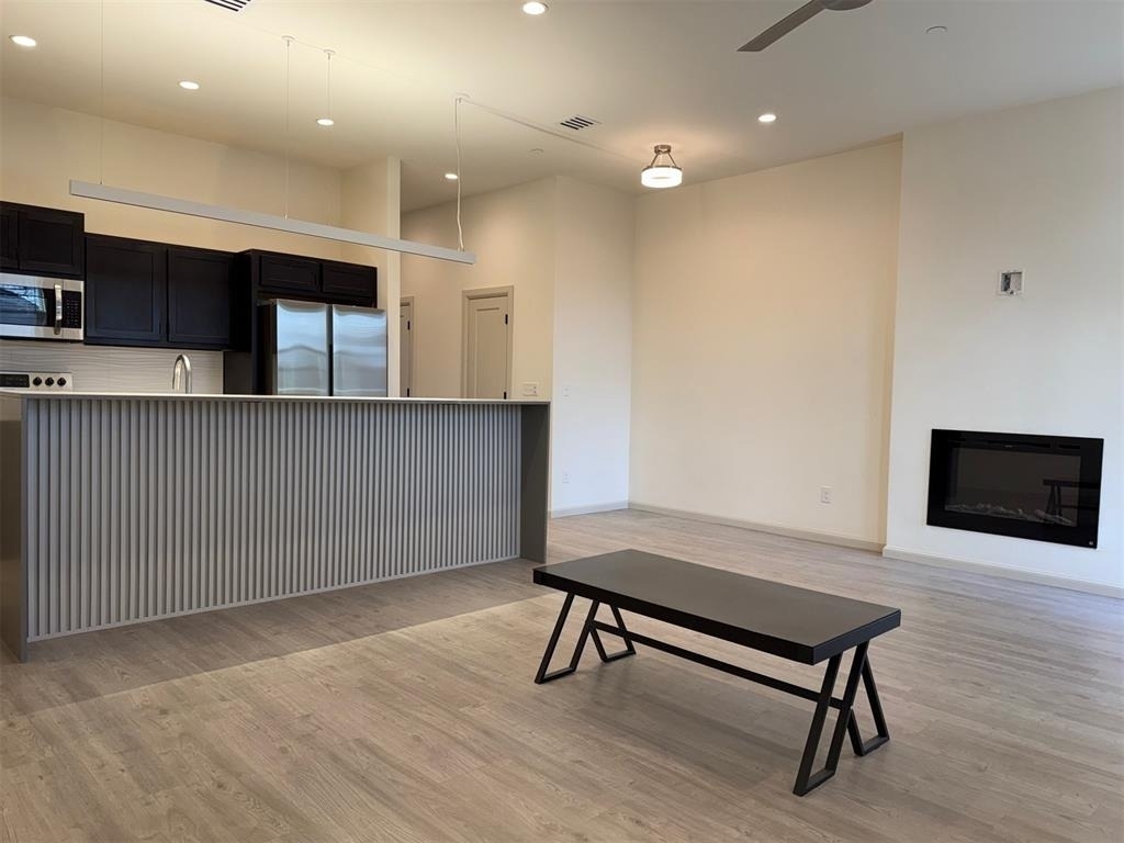 575 S Fretz Avenue - Photo 3