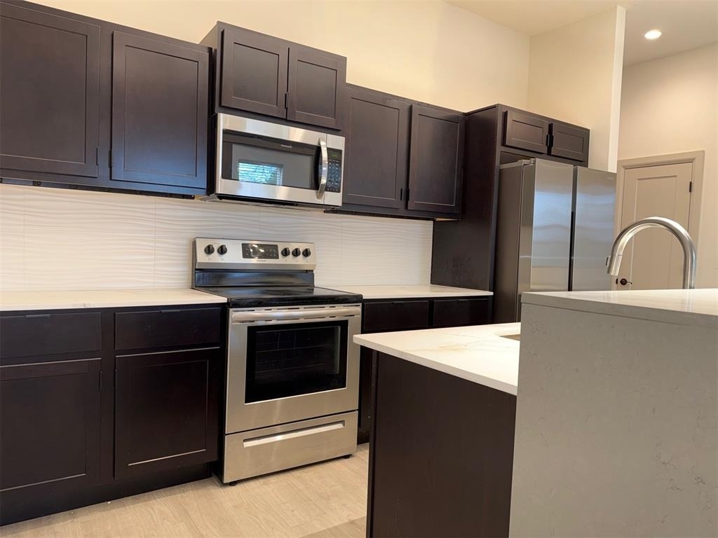 575 S Fretz Avenue - Photo 5