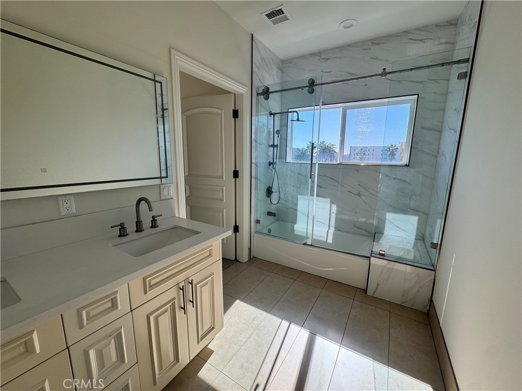 1598 Long Beach - Photo 4