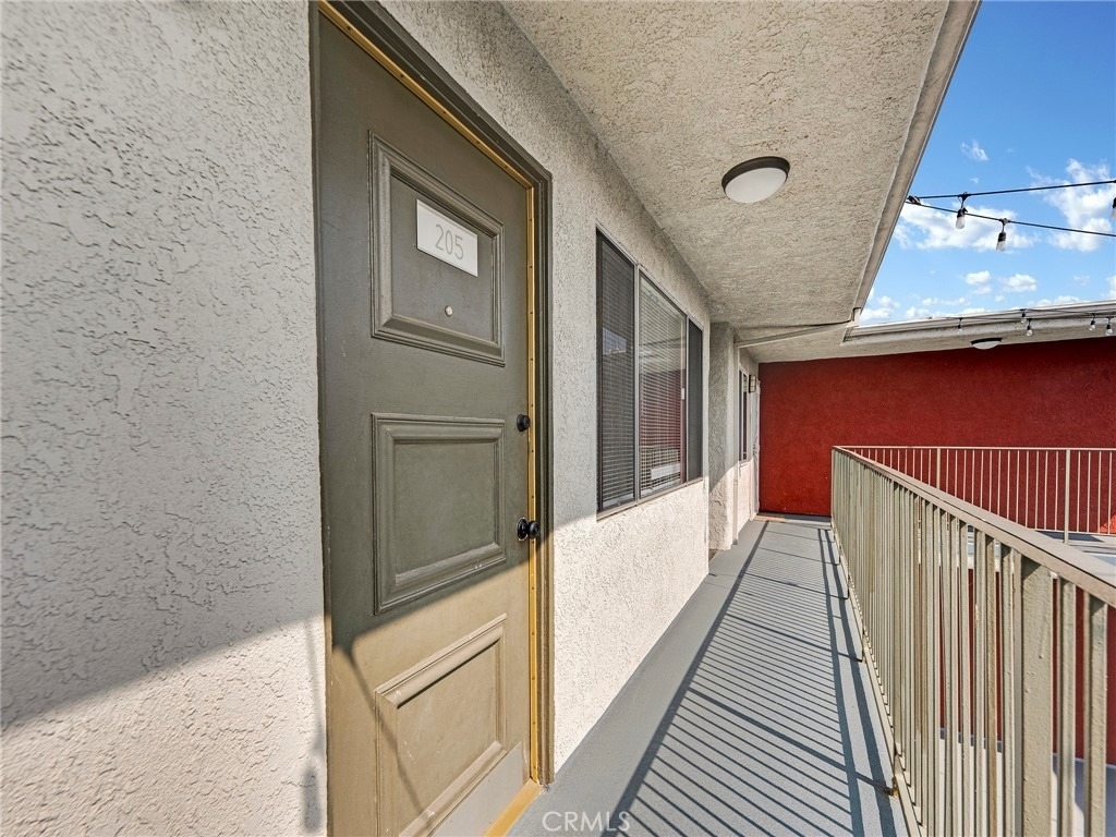 525 S Shelton Street S - Photo 2