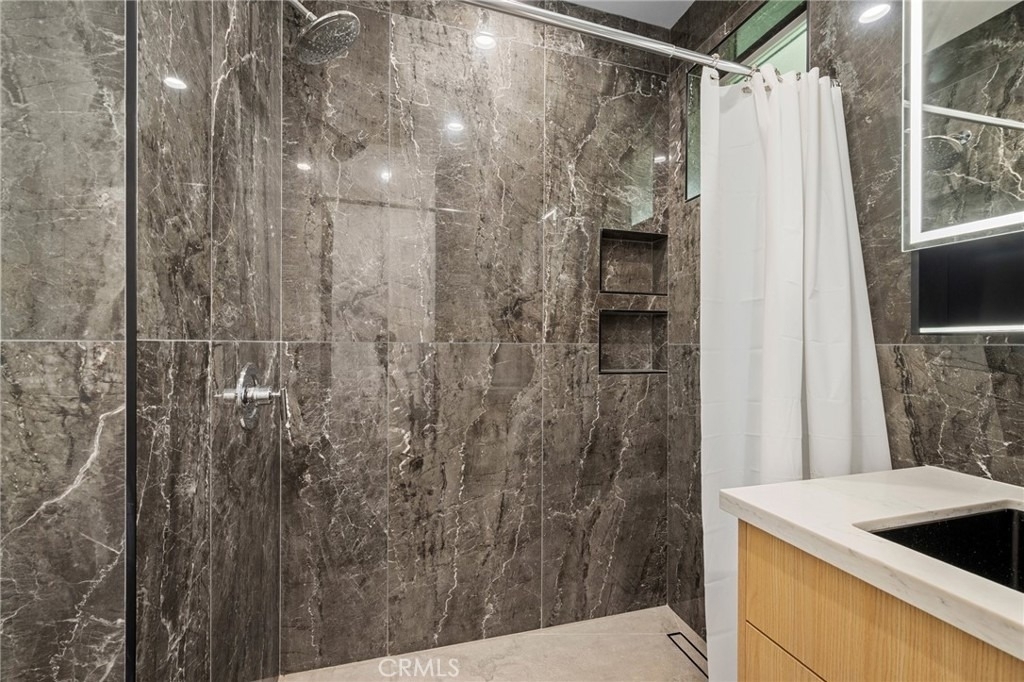 14298 Van Nuys Blvd - Photo 16