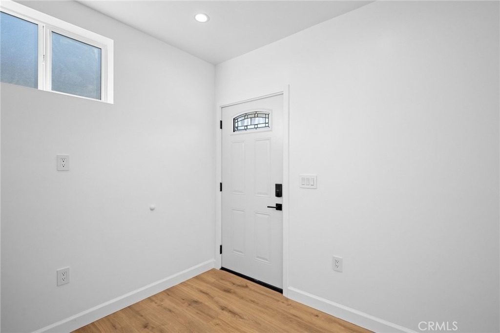 14298 Van Nuys Blvd - Photo 3