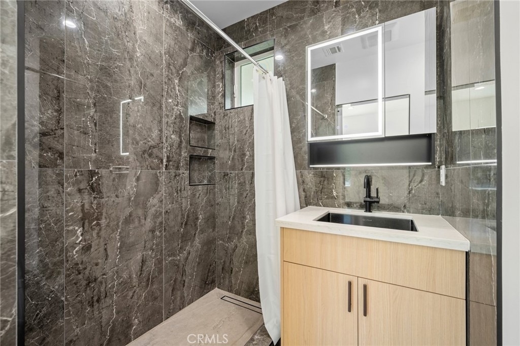 14298 Van Nuys Blvd - Photo 15