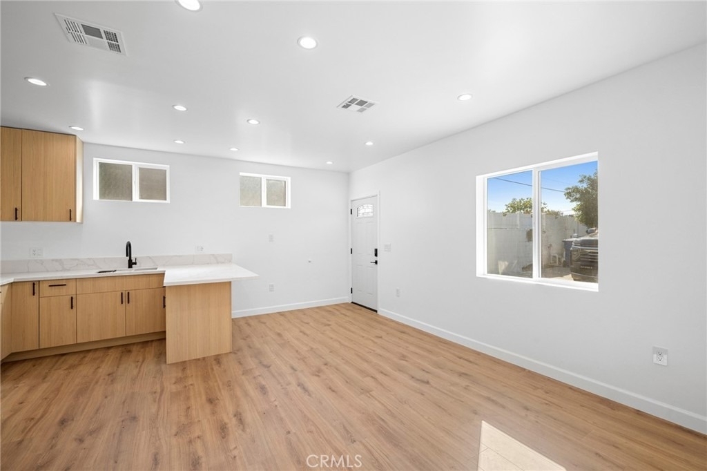 14298 Van Nuys Blvd - Photo 7