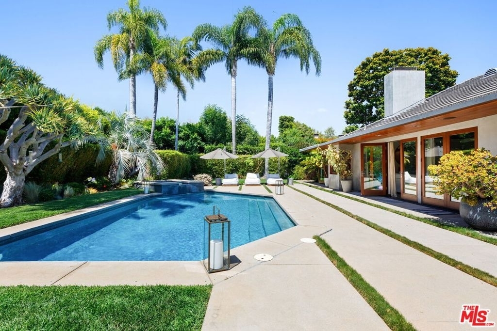 1125 Napoli Drive - Photo 2
