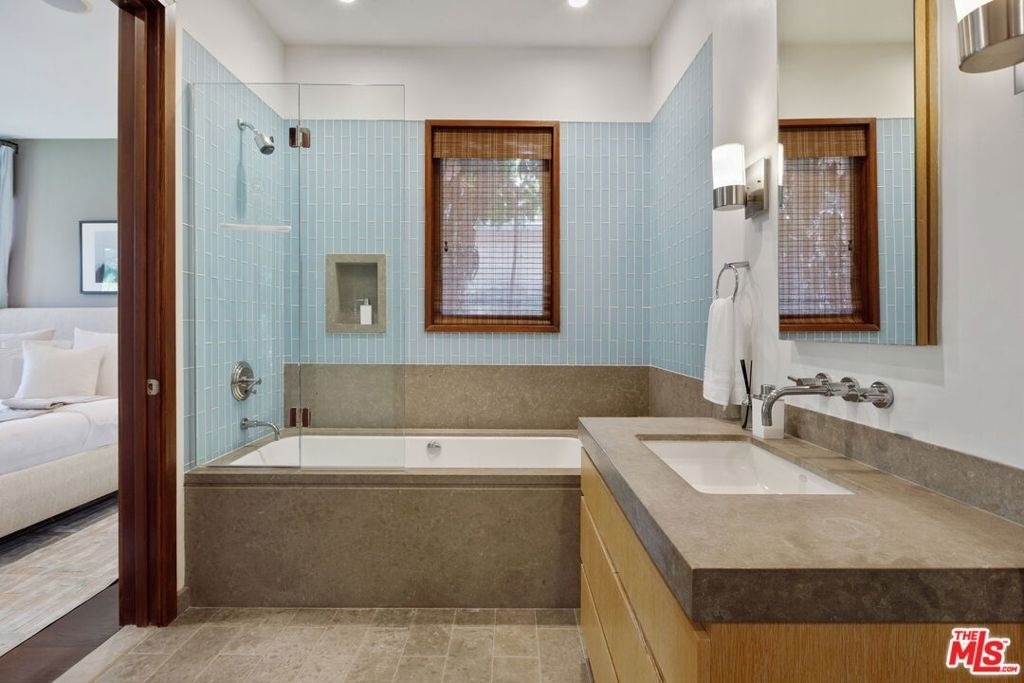 1125 Napoli Drive - Photo 20