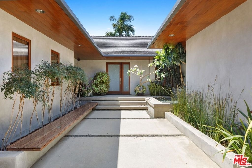 1125 Napoli Drive - Photo 4