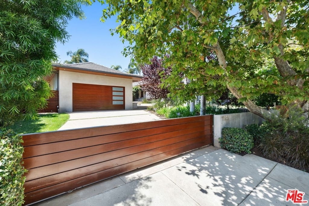 1125 Napoli Drive - Photo 3
