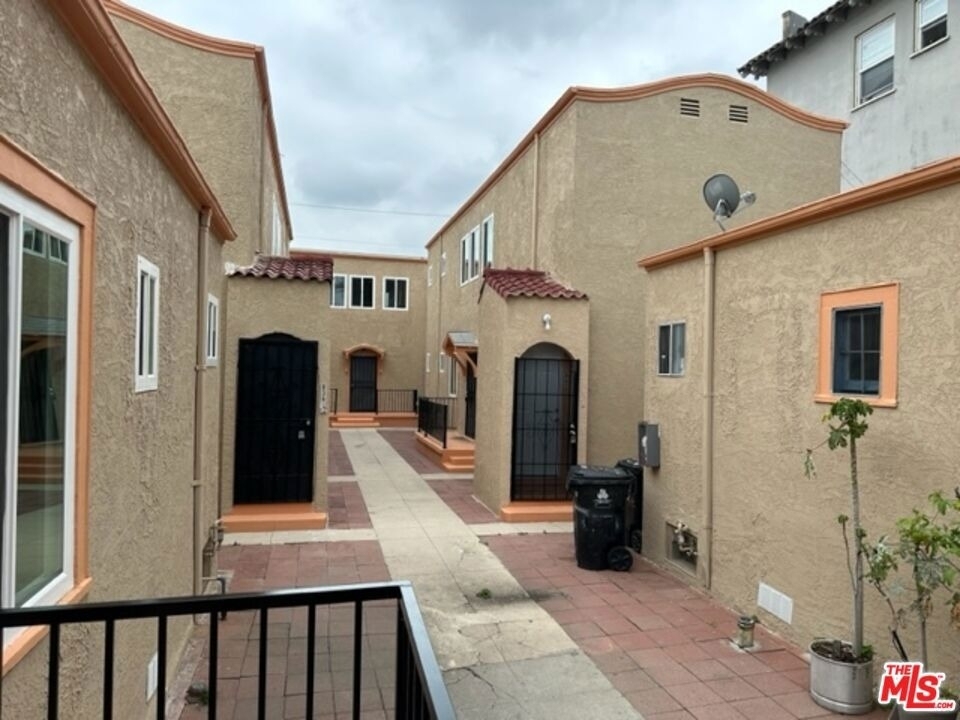 836 S Catalina Street - Photo 2