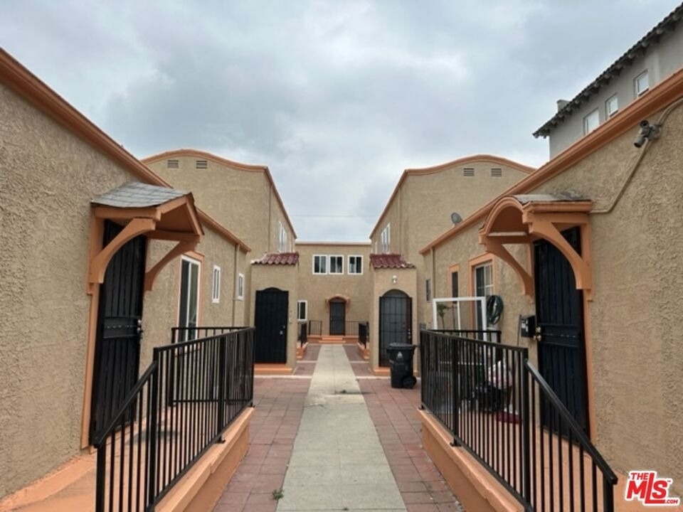 836 S Catalina Street - Photo 0