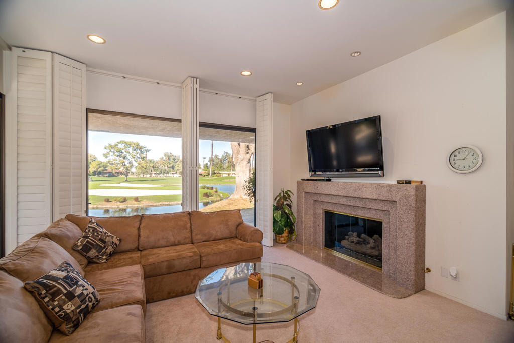 12 Columbia Drive - Photo 3