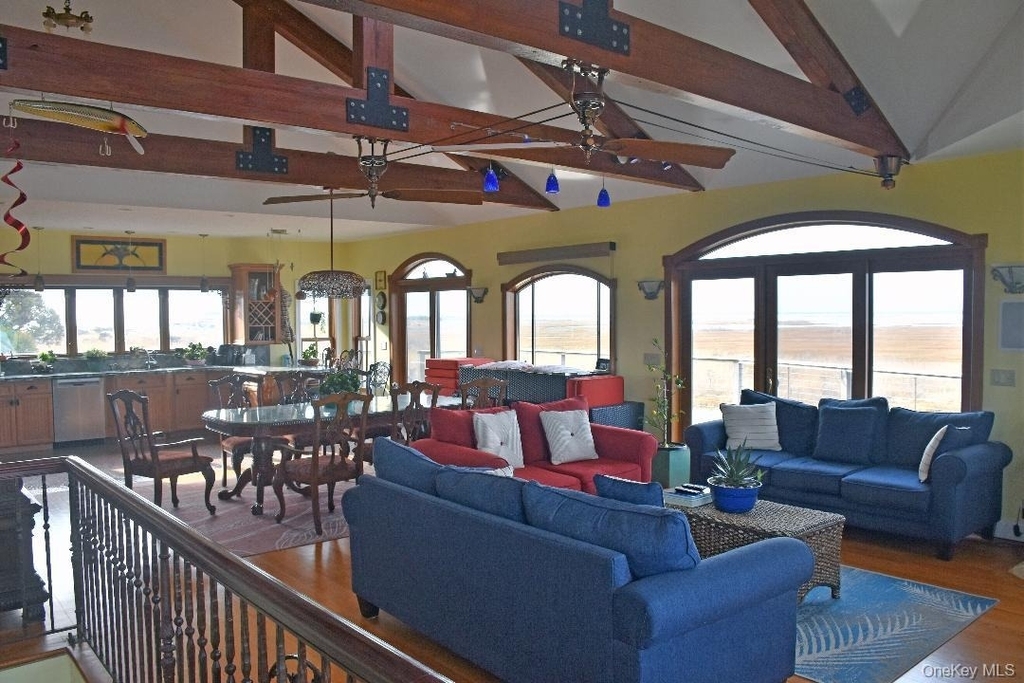7 Widgeon Way - Photo 0