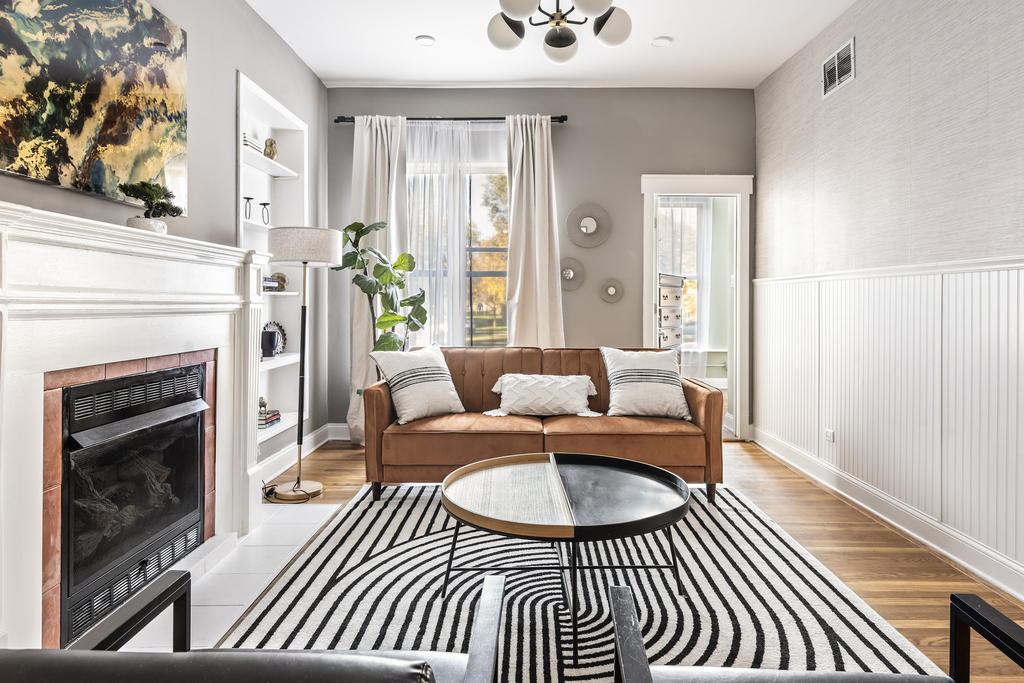 5017 S Drexel Boulevard - Photo 2
