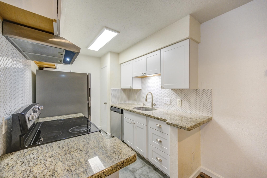 2120 Wilcrest Drive - Photo 21