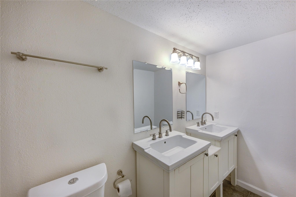 2120 Wilcrest Drive - Photo 11