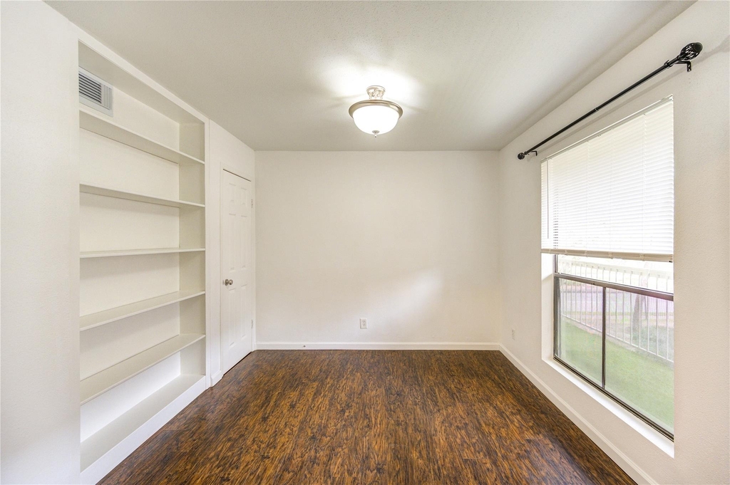 2120 Wilcrest Drive - Photo 32