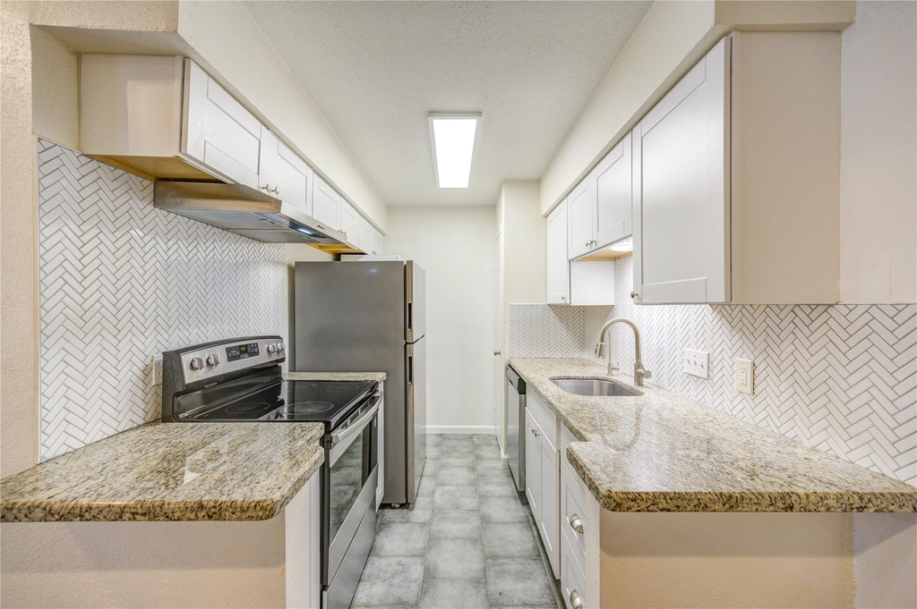 2120 Wilcrest Drive - Photo 22
