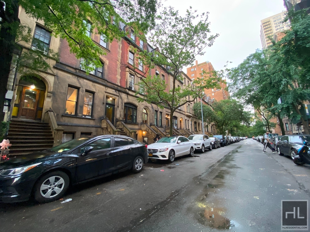 West 73rd Street — Listing History and Nearby Rentals