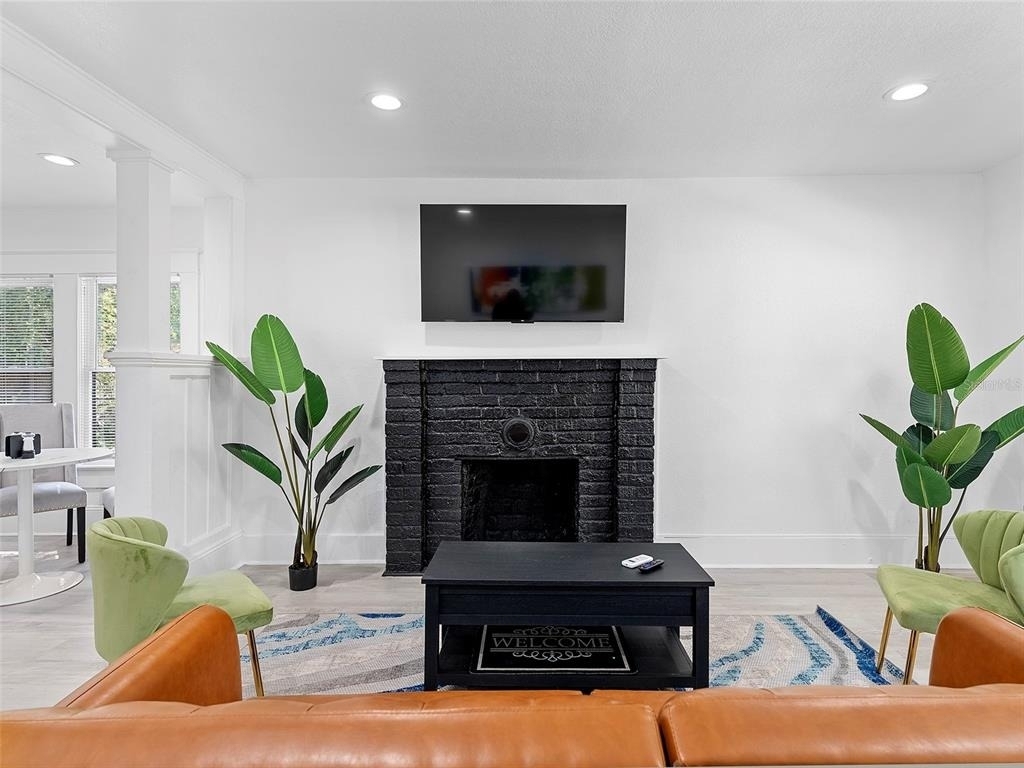 412 E Harwood Street - Photo 3