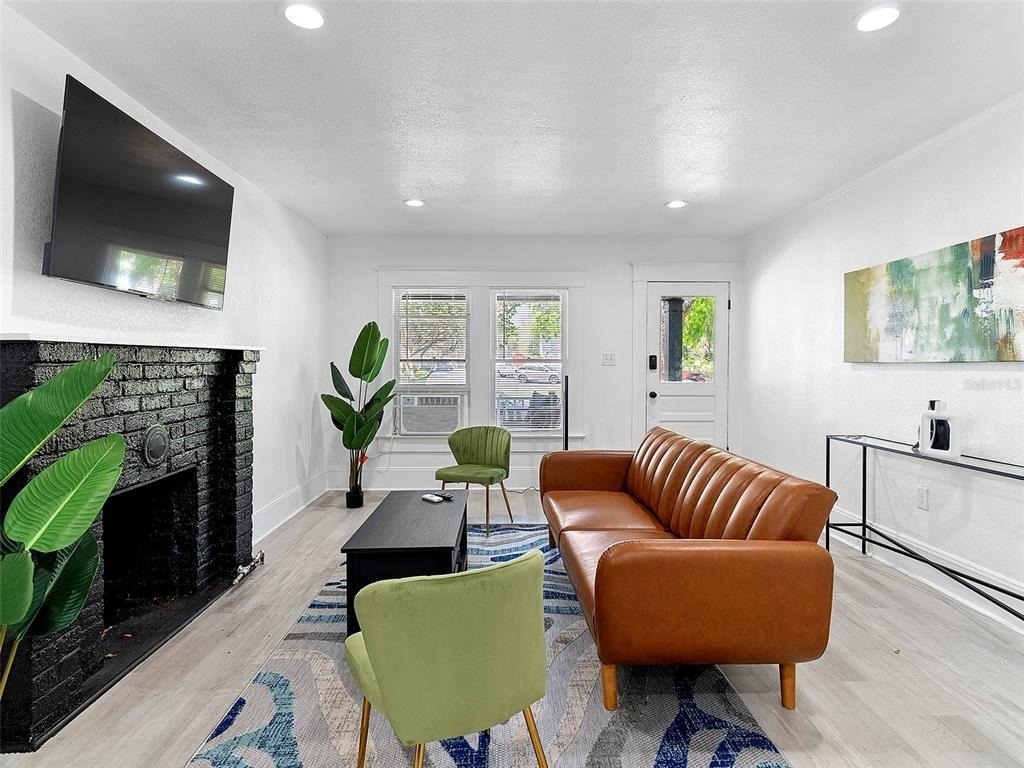 412 E Harwood Street - Photo 6