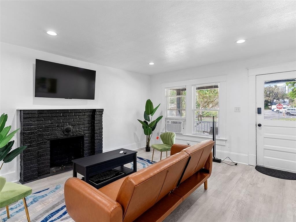 412 E Harwood Street - Photo 5
