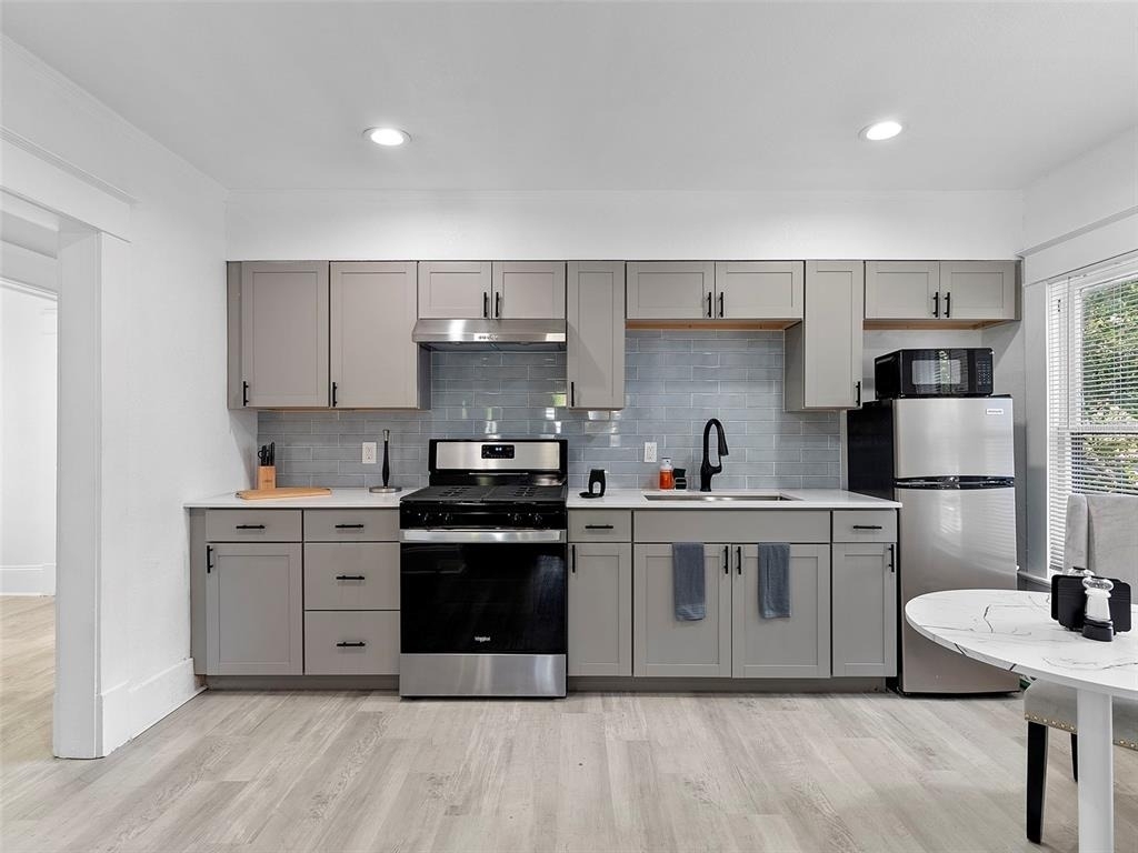 412 E Harwood Street - Photo 9
