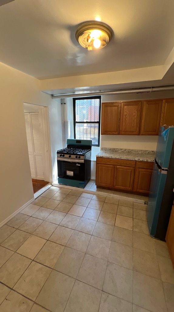 520 Wales Avenue - Photo 0