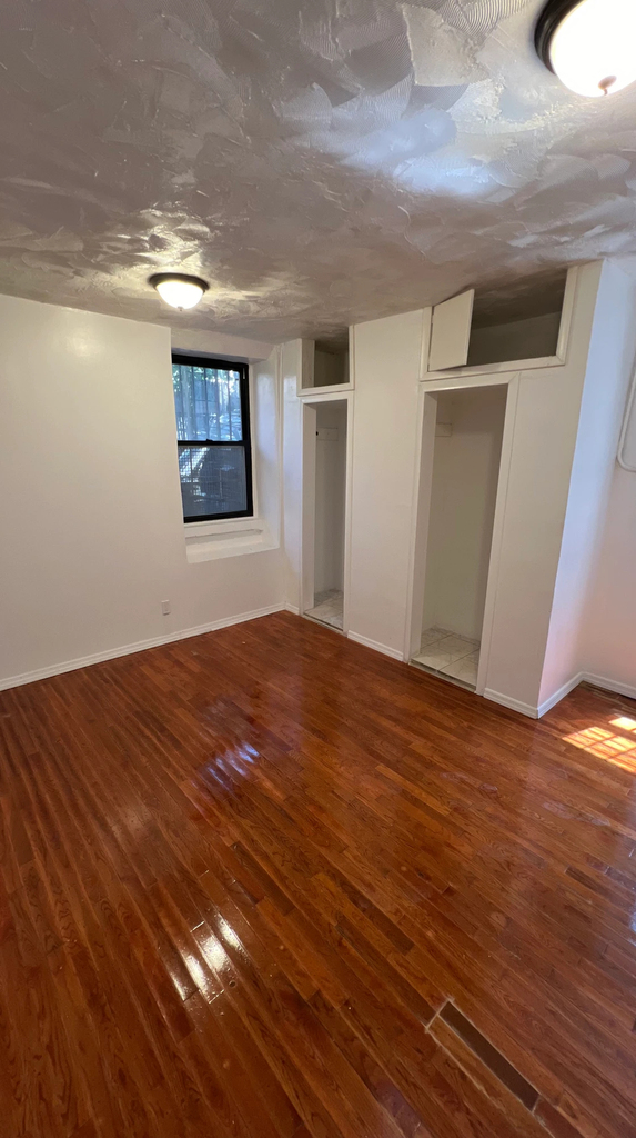 520 Wales Avenue - Photo 2
