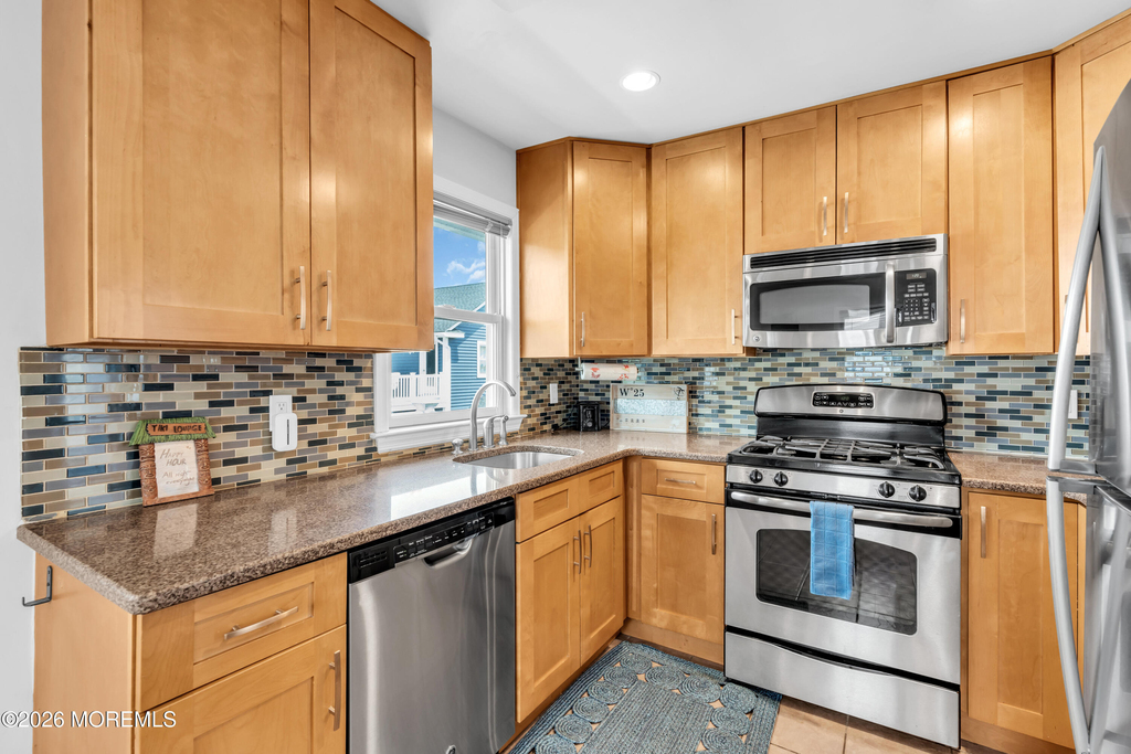 27 Arnold Avenue - Photo 23