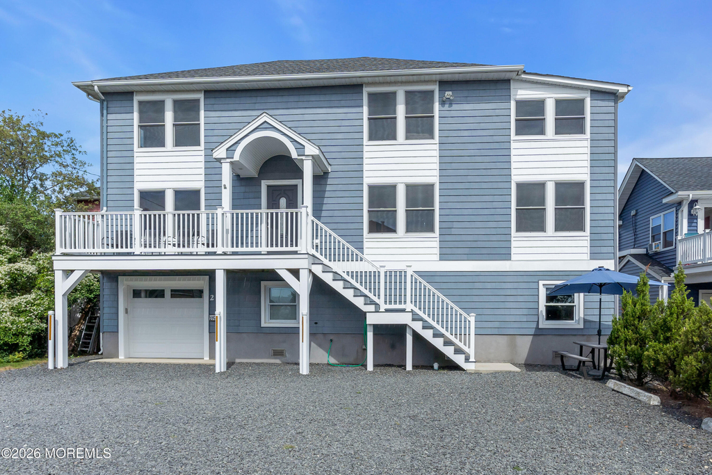 27 Arnold Avenue - Photo 3