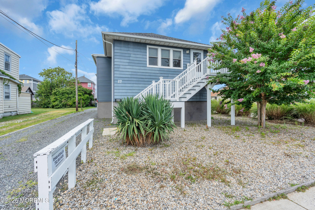 27 Arnold Avenue - Photo 6
