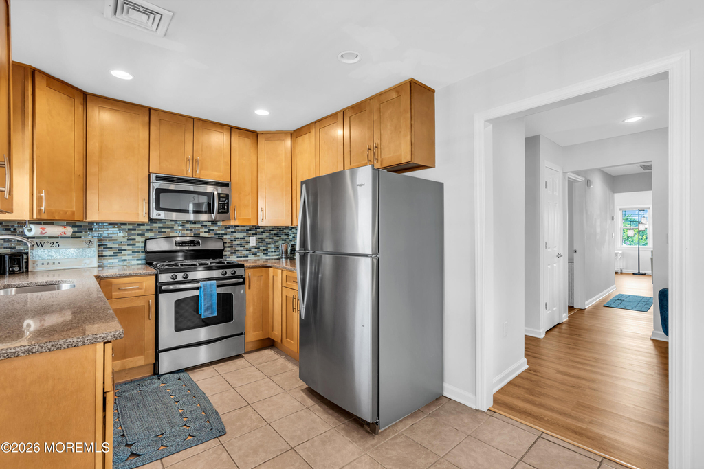 27 Arnold Avenue - Photo 22