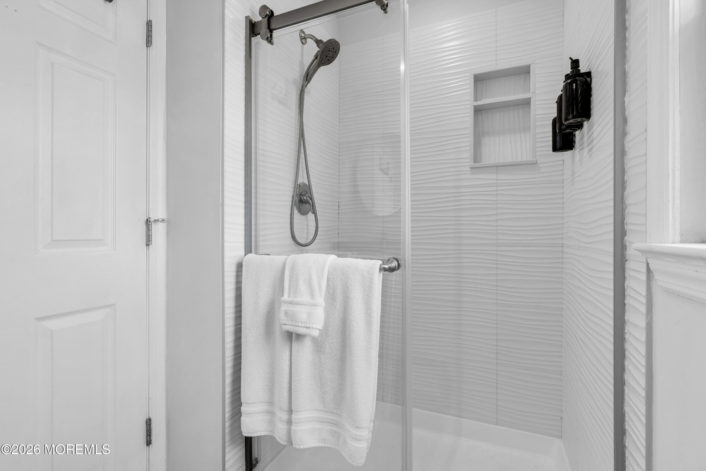 27 Arnold Avenue - Photo 18