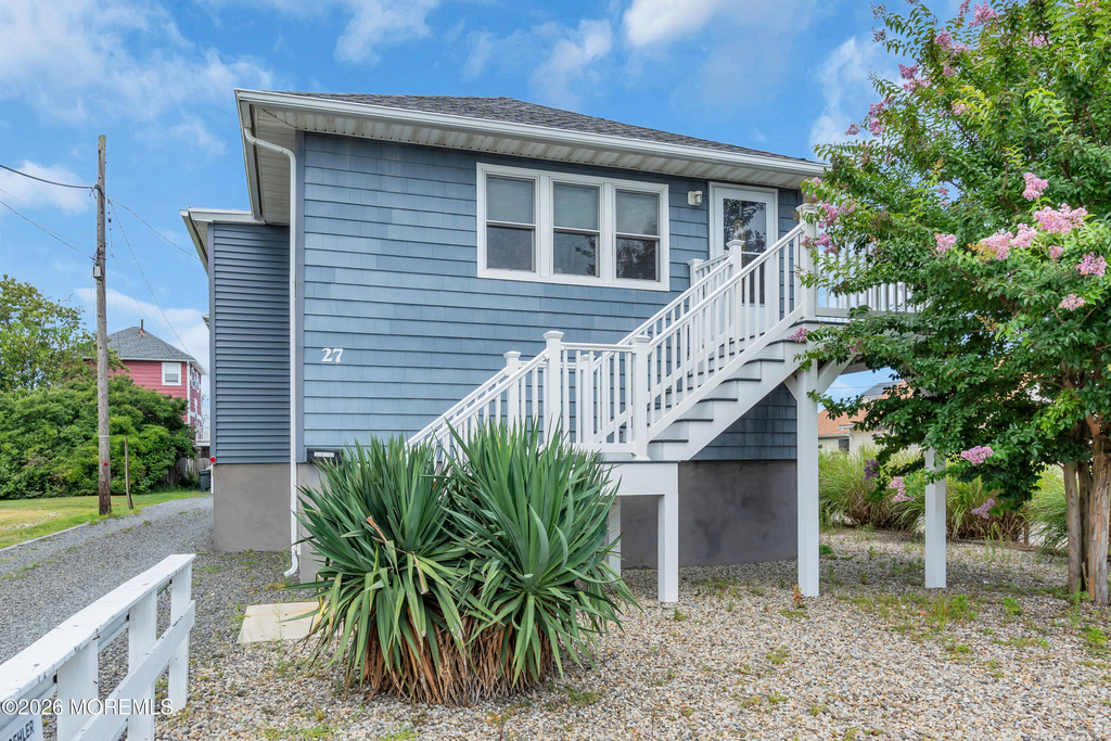 27 Arnold Avenue - Photo 4