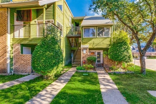 9833 Walnut Street - Photo 0