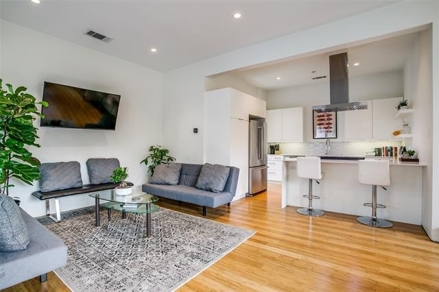 4401 Roseland Avenue - Photo 3