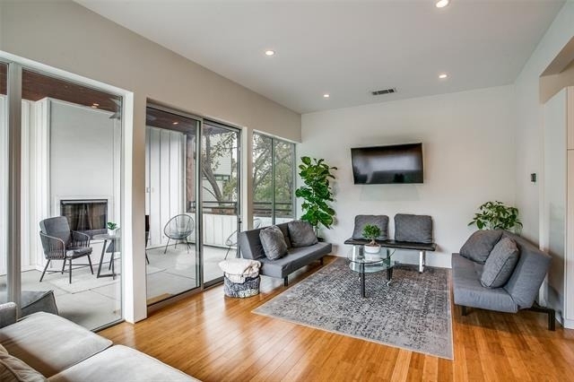 4401 Roseland Avenue - Photo 1