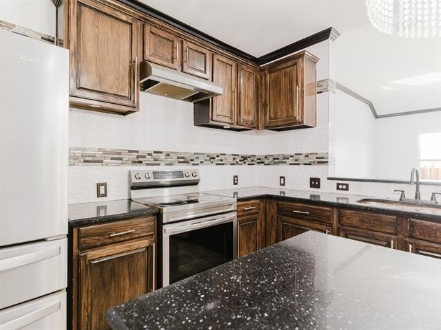 1733 Elm Street - Photo 2