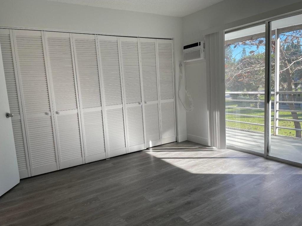 172 Sussex I - Photo 4