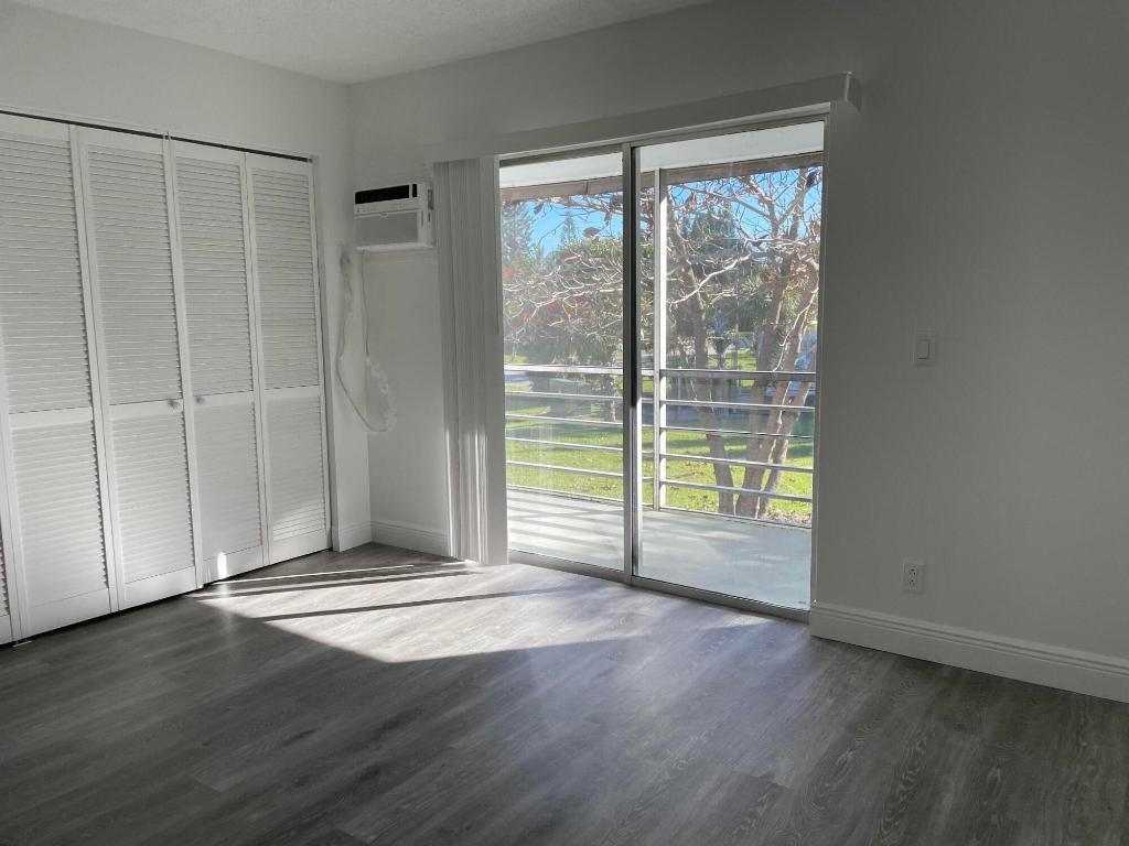 172 Sussex I - Photo 6