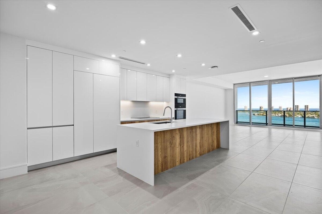 220 Lake Shore Drive - Photo 2