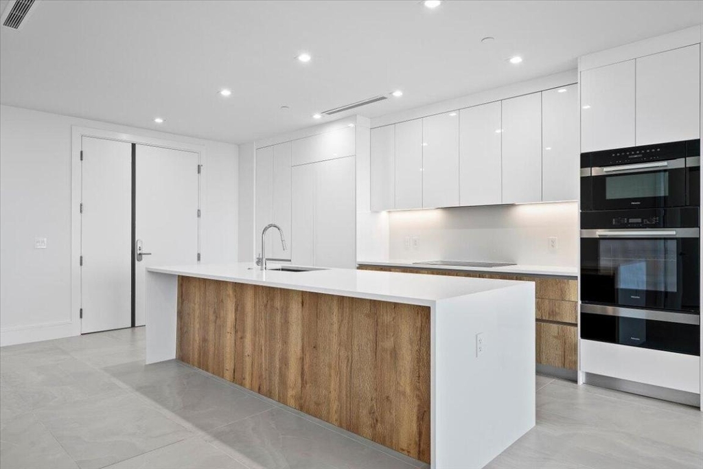 220 Lake Shore Drive - Photo 3