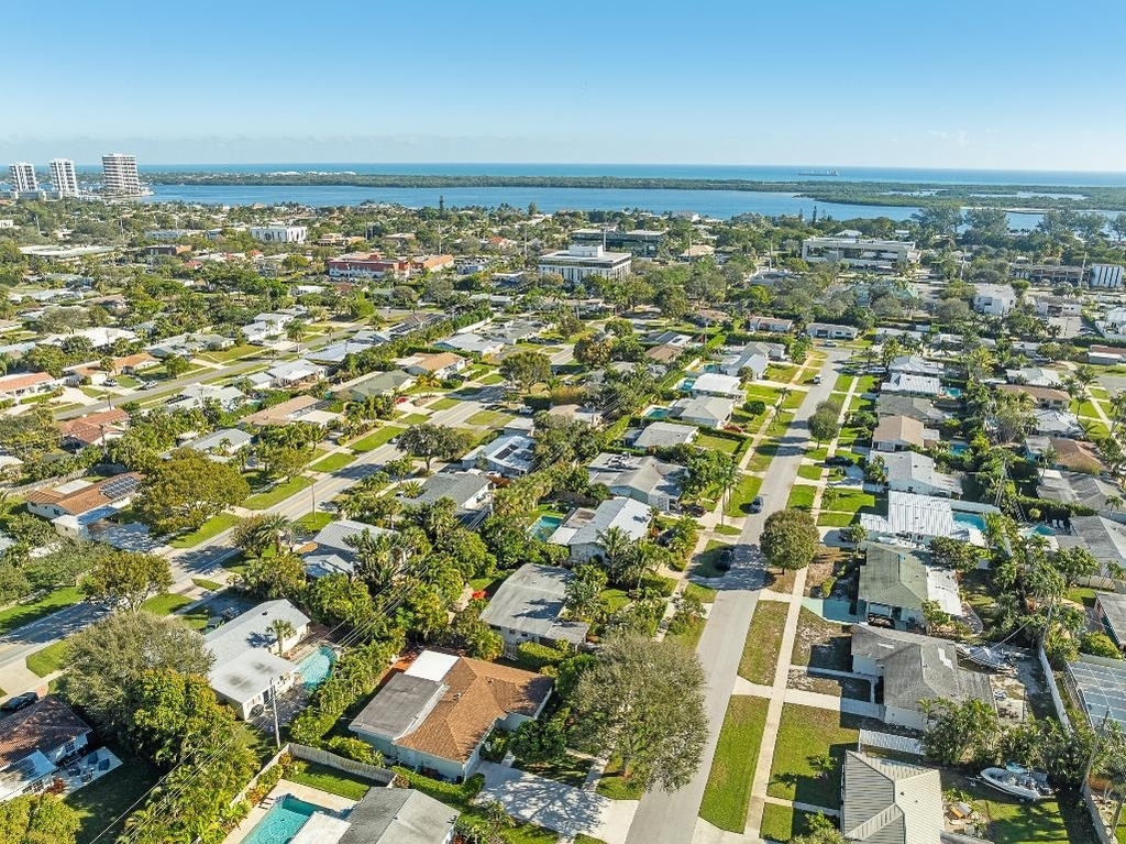 429 Inlet Road - Photo 0