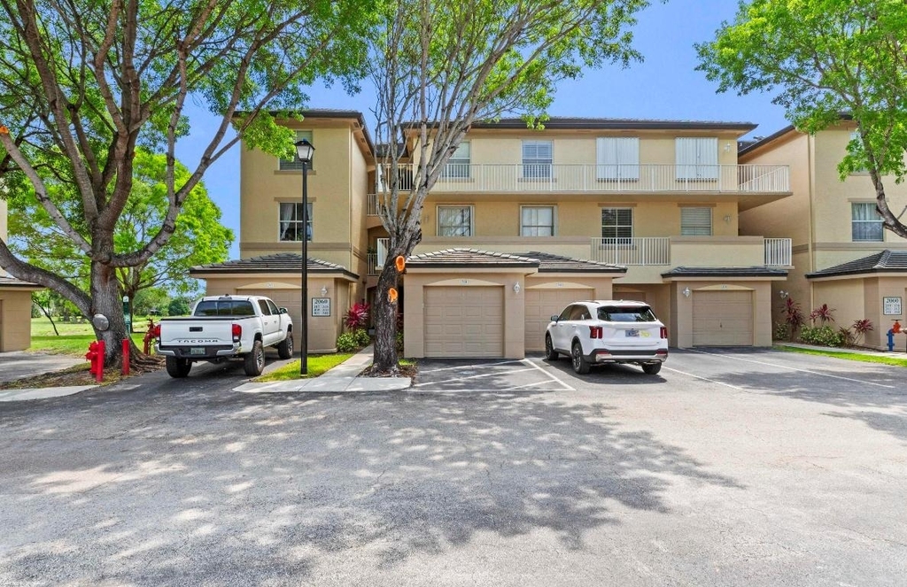 2060 Greenview Shores Boulevard - Photo 0