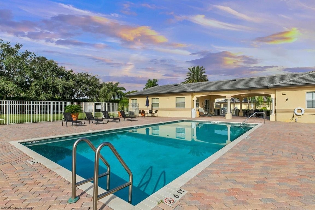 2060 Greenview Shores Boulevard - Photo 13