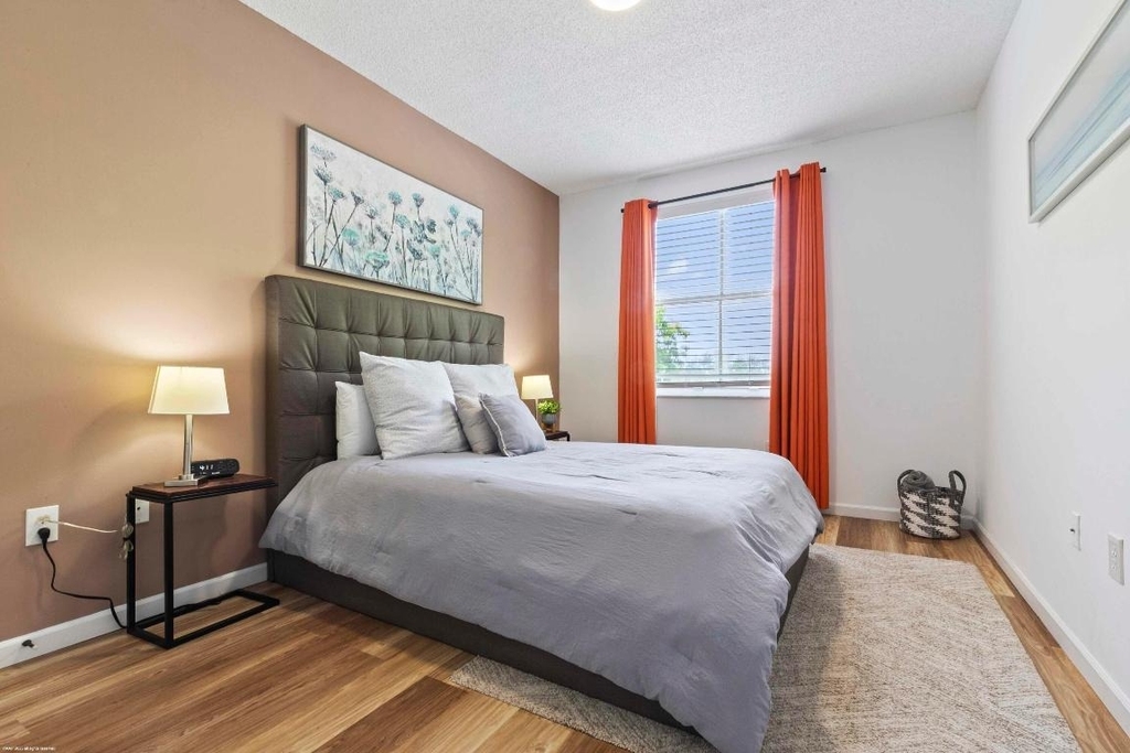 2060 Greenview Shores Boulevard - Photo 10